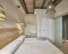 Khách sạn Ainb Eixample-Miro Apartments (Barcelona, Tây Ban Nha)