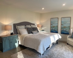 Entire House / Apartment Newly Remodeled 3 Bedroom 2 Full Bath With Lake Frontage (Lake Leelanau, USA)