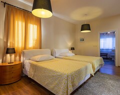 Koko talo/asunto Luxury Super Great House, 5 Bedrooms, 10 People Quiet Resort (Marčana, Kroatia)