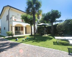 Toàn bộ căn nhà/căn hộ Vacation Home Stefano In Forte Dei Marmi - 7 Persons, 4 Bedrooms (Forte dei Marmi, Ý)