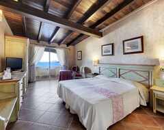 Khách sạn Colonna Resort, A Colonna Luxury Beach Hotel, Porto Cervo (Porto Cervo, Ý)