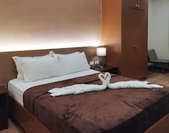 Reddoorz Premium @ Grand 29 Hotel (Dumarao, Philippines)