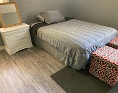 Entire House / Apartment Simple Urban Stay (Albany, USA)