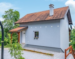 Toàn bộ căn nhà/căn hộ This Practical House Welcomes You In Idyllic Nature On The Mreznica River. (Duga Resa, Croatia)