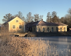 Hele huset/lejligheden Brevens Bruk, A House With History! The Eastern Wing (Åsbro, Sverige)