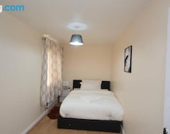 Tüm Ev/Apart Daire Spacious Two-bedroom Apartment (Dagenham, Birleşik Krallık)