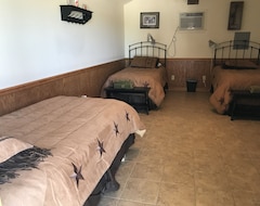 Entire House / Apartment Your Next, Beautiful Getaway (Hunt, USA)