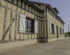 Toàn bộ căn nhà/căn hộ House Of The 3 Lakes - Chavanges (Chavanges, Pháp)