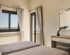 Cijela kuća/apartman Villa Astoria, Luxury 5 Bedroom Villa - Private Pool, Sea Views, 200m From Beach (Svoronata, Grčka)