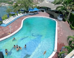 Hotel Caleta Beach Resort (Acapulco, Mexico)