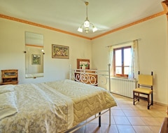 Toàn bộ căn nhà/căn hộ Villa In Abbadia Di Montepulciano With 8 Bedrooms Sleeps 19 (Lucignano, Ý)