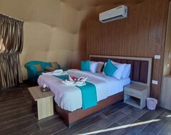 Khách sạn Rozan Luxury Camp Wadi Rum (Wadi Rum, Jordan)