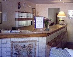 Hotel Hôtel Le Clos des Pins (Six-Fours-les-Plages, France)