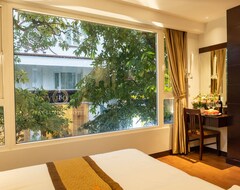 Bay Luxury Hotel (Hanoi, Vijetnam)