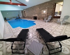Toàn bộ căn nhà/căn hộ Farmhouse With Indoor Heated Swimming Pool (Écordal, Pháp)