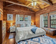 Cijela kuća/apartman Warm, Cozy, & Tranquil 2/2 Lake View Log Cabin Perfect For Couples Getaways (Smithville, Sjedinjene Američke Države)