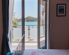 Khách sạn Captains Seafront Apartments (Nidri, Hy Lạp)