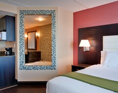 Khách sạn Holiday Inn Express & Suites Nepean East (Nepean, Canada)