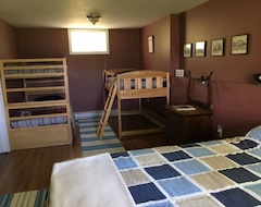 Entire House / Apartment For All Ages To Be Together But Have Lots Of Space And Fun! (Wallace, Canada)