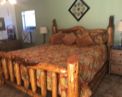 Toàn bộ căn nhà/căn hộ Charming Two Bedroom Cabin Located In The Hualapai Mountains Sleeps 8 (Kingman, Hoa Kỳ)