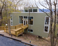 Entire House / Apartment Renovated Bryce Home With Stunning Mountain Views (Basye, USA)