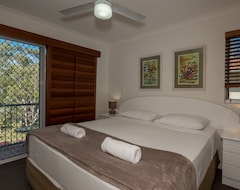 Căn hộ có phục vụ Sanctuary Lake Apartments (Currumbin, Úc)
