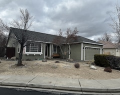 Toàn bộ căn nhà/căn hộ South Reno Home With Pool Table, Sauna, Massage Chair, Piano, Private Backyard (Reno, Hoa Kỳ)