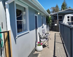 Casa/apartamento entero Small House With Pool Access Close To Amenities, Ohope Beach And Riverside Walk (Whakatane, Nueva Zelanda)
