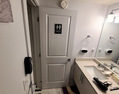 Hele huset/lejligheden Cozy Private Luxury 1bdr Basement Suite (Edmonton, Canada)