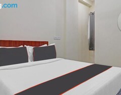 Townhouse 1227 Hotel Square Unique Suites (Mahbubnagar, Indija)