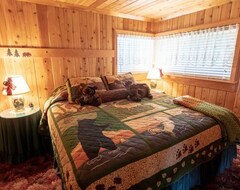 Hele huset/lejligheden Cozy Lakefront Log Cabin With Personal Private Dock (Eatonville, USA)