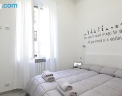 Koko talo/asunto Amazing Apartment In City Center With Balcony (Milano, Italia)