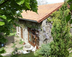 Koko talo/asunto Stone House With Lots Of Charm Restored English Style (Arfeuilles, Ranska)