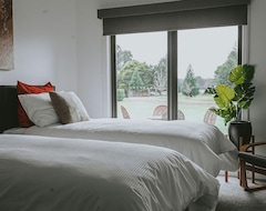 Koko talo/asunto Hillcrest Modern Home In Beautiful Gardens (Bonville, Australia)