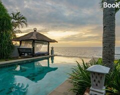 Toàn bộ căn nhà/căn hộ Luxurious & Tranquil Beachfront Private Villa With Private Pool (Kubutambahan, Indonesia)