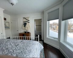 Cijela kuća/apartman Walk To Stampede 3-bedroom House (Calgary, Kanada)