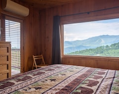 Entire House / Apartment Beautiful 4 Bedroom Chalet With Million Dollar Views (Gatlinburg, USA)