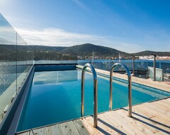 Cijela kuća/apartman Beachront Luxury Villa W/rooftop Pool, Gym + Spa Only 20 Min. From Split Airport (Vinišće, Hrvatska)
