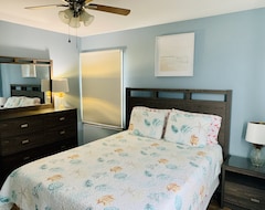 Cijela kuća/apartman September still available! Immaculate Oceanblock Pet Friendly 4 Bedroom House (North Beach Haven, Sjedinjene Američke Države)