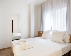 Serviced apartment Apartamentos Laforja (Barcelona, Spain)