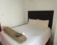 Otel Like Home Guest Lodge (Johannesburg, Güney Afrika)