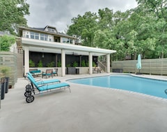 Toàn bộ căn nhà/căn hộ New! Lakefront Pittsburg Villa W/ Private Pool! (Pittsburg, Hoa Kỳ)