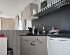 Toàn bộ căn nhà/căn hộ Nice And Clean Chalet Centrally Located (Serooskerke, Hà Lan)
