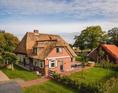 Toàn bộ căn nhà/căn hộ Beautiful Nostalgic Holiday Farm With Modern Bathroom And Characteristic Living Room. (Hellendoorn, Hà Lan)
