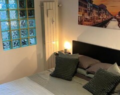 Casa/apartamento entero Stylish Apartment 3 Km Away From Duomo - Netflix, Wi-fi, All Comforts Included (Milán, Italia)