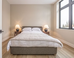 Tüm Ev/Apart Daire New 5 Bedroom Home With Direct Ski Access, Sauna, Private Laundry And Garage (Alberta, Kanada)
