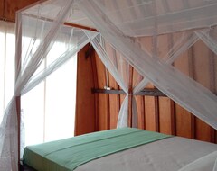 Khách sạn Jungle House - Surf & Stay (Jembrana, Indonesia)