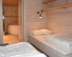 Toàn bộ căn nhà/căn hộ 3 Bedroom Accommodation In Östra Ämtevik (Sunne, Thụy Điển)