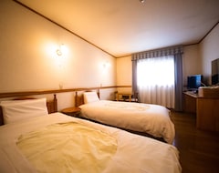 Bed & Breakfast Nikko Akarinoyado Villa Revage (Nikko, Japan)