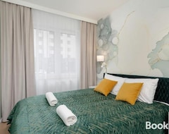 Toàn bộ căn nhà/căn hộ Bright Apartment With Spacious Balcony And Air Conditioning By Renters (Rzeszów, Ba Lan)